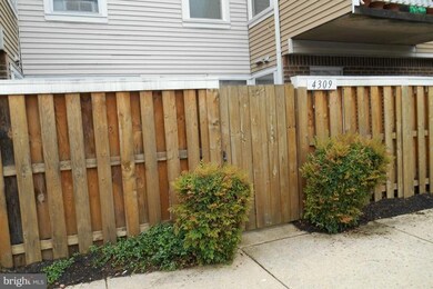 4309 Pembrook Village Dr unit 11, Alexandria, VA 22309 - photo 2