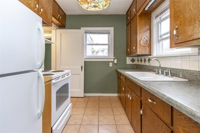 822 Byron Ave, Waterloo, IA 50702 - photo 4