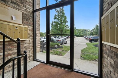 7212 Creekview Dr, Cincinnati, OH 45247 - photo 6