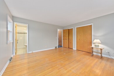 1040 Gladish Ln, Glenview, IL 60025 - photo 7