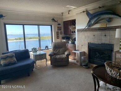 Livingroom with Fireplace