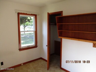 110 Buckeye St, Three Oaks, MI 49128 - photo 6