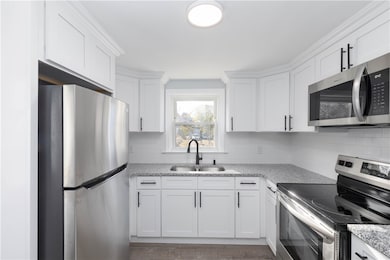 88 Newport St, Woonsocket, RI 02895 - photo 5