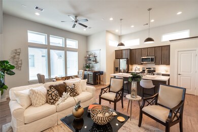 129 Knightsbridge Park Ln, Houston, TX 77018 - photo 2