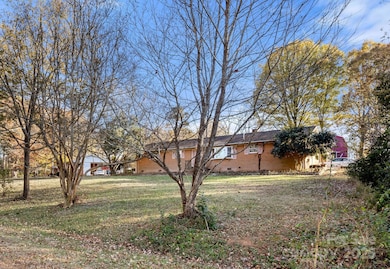 1801 Gemway Dr, Charlotte, NC 28216 - photo 2