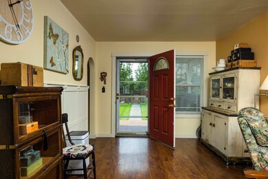 233 NW Cedar Ave (2 of 34)