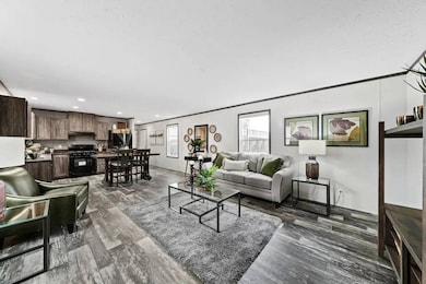 177 Thorn Locust Ln, London, OH 43140 - photo 2