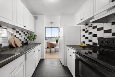 The Doric unit 1419, Union City, NJ 07087 - photo 4