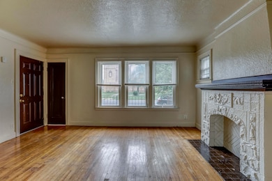 6 - Living Room v2 2022-9-7.jpg-FULL