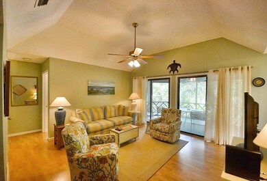 Living with acces to Screened Porch
