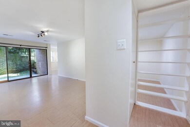 11212 Chestnut Grove Square unit 7, Reston, VA 20190 - photo 3
