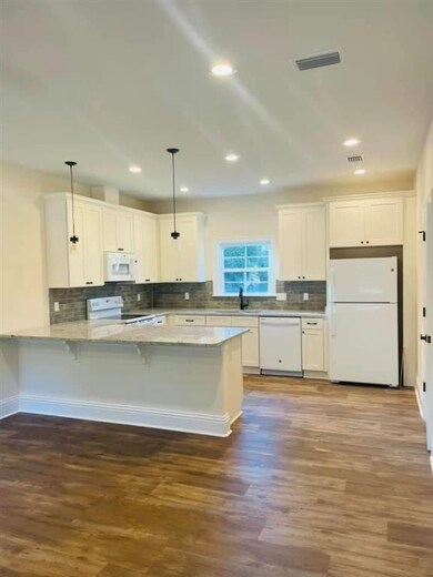 306 Emerald Acres Dr, Crawfordville, FL 32327 - photo 2