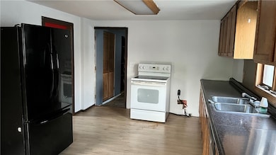 402.5 N 10th St, Apollo Boro, PA 15613 - photo 4