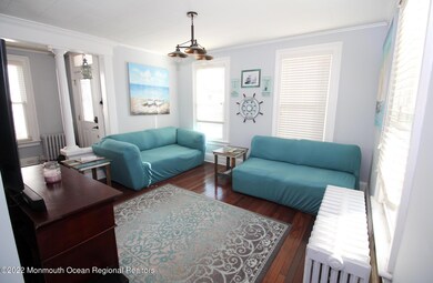 Bright and sunny living room