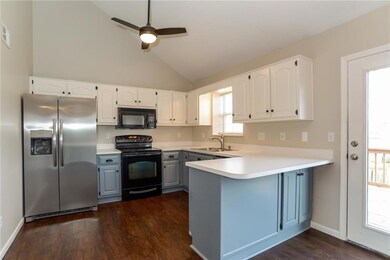 118 E Calico Dr, Raymore, MO 64083 - photo 4