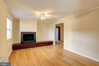 5502 Rockleigh Dr, Halethorpe, MD 21227 - photo 4