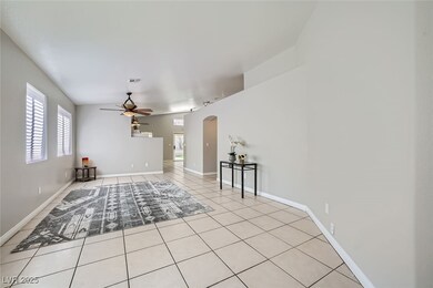 Living/Diningroom with Plenty of Lighting, Decorat
