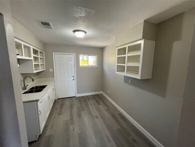 7805 Glass St, Houston, TX 77016 - photo 6