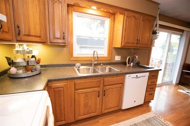 1310 N Stark St, Davenport, IA 52804 - photo 6