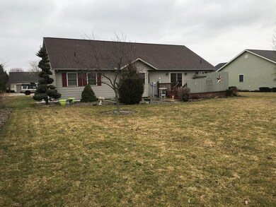 1105 Hillcrest Dr, Bucyrus, OH 44820 - photo 4