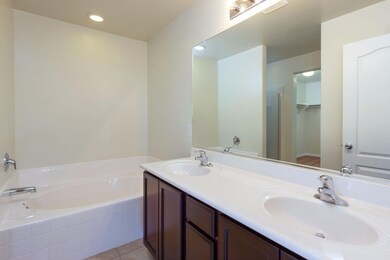 LGI Homes_Cimarron_L_08