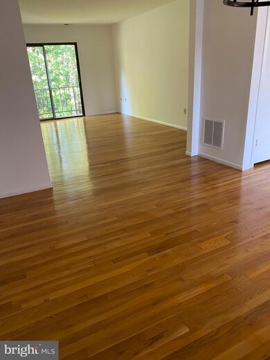 901 Silver Ct, Hamilton Square, NJ 08690 - photo 6