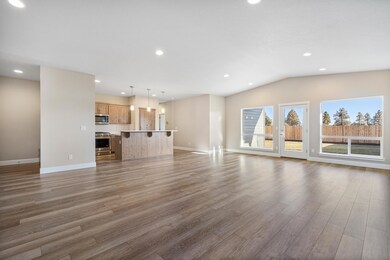 4968 SW Zenith Ave, Redmond, OR 97756 - photo 4