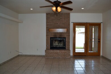 1011 Mimosa Ave unit 2, Alamogordo, NM 88310 - photo 7