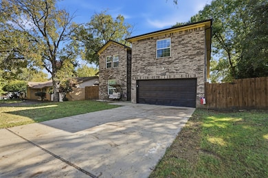 832 N Atkerson Ln, Euless, TX 76040 - photo 2