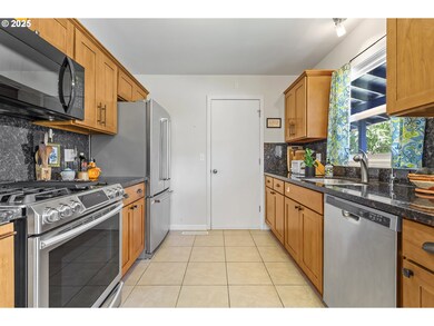 1545 SE 129th Ave, Portland, OR 97233 - photo 4