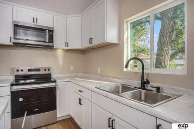 6529 Charles St, Omaha, NE 68132 - photo 4