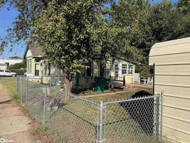 301 N 6th St, Fairfield, IA 52556 - photo 7