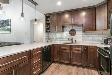 179 Lake St Z2-005