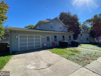 704 E Division St, Audubon, IA 50025 - photo 2