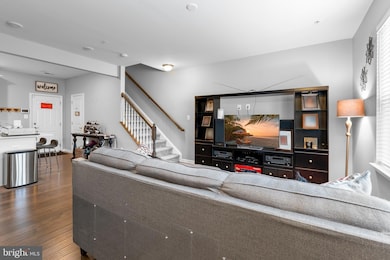 9735 Tealbriar Dr unit 253, Upper Marlboro, MD 20772 - photo 4