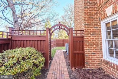 2303 Sawtooth Oak Ct, Vienna, VA 22182 - photo 4