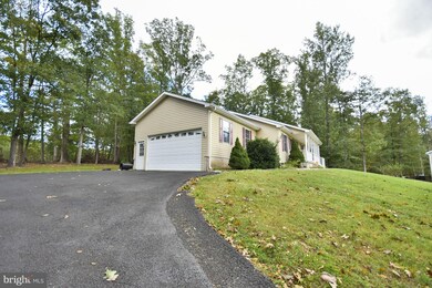 390 Leviticus Dr, Bunker Hill, WV 25413 - photo 5