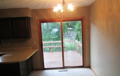 6301 Kelling St, Davenport, IA 52806 - photo 5