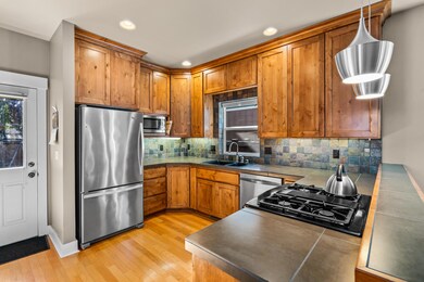 2863 NE Rainier Dr, Bend, OR 97701 - photo 7