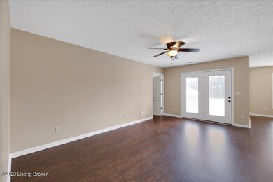 467 Woodlake Dr, Mount Washington, KY 40047 - photo 5