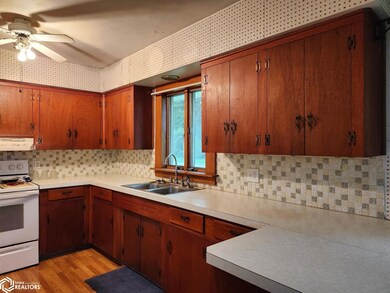 821 NE 2nd St, Eagle Grove, IA 50533 - photo 7