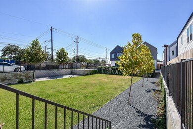 304 Cyclamen St, Houston, TX 77018 - photo 3