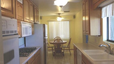 Beautiful Oak Kitchen Cabinets