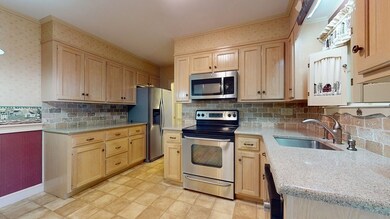 585 Union St, Franklin, MA 02038 - photo 4