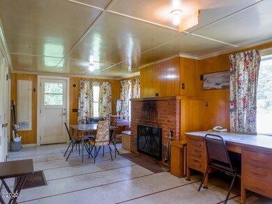 2035 Criteser Loop, Toledo, OR 97391