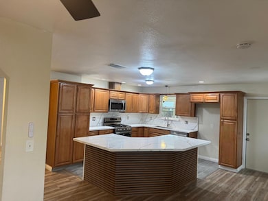 956 E Cinnamon Dr, Lemoore, CA 93245 - photo 3