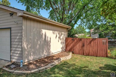 3706 SW Nottingham Rd, Topeka, KS 66610 - photo 7
