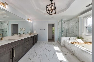Luxurious primary bath