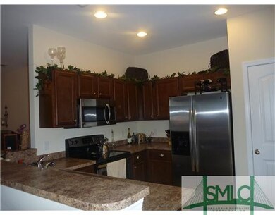 Kitchen. KITCHEN WITH STAINLESS APPLIANCES, EATING