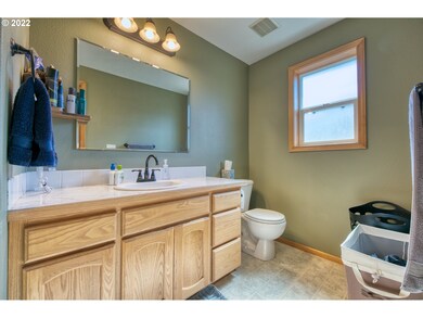 342 Morse Ave, Creswell, OR 97426 - photo 4